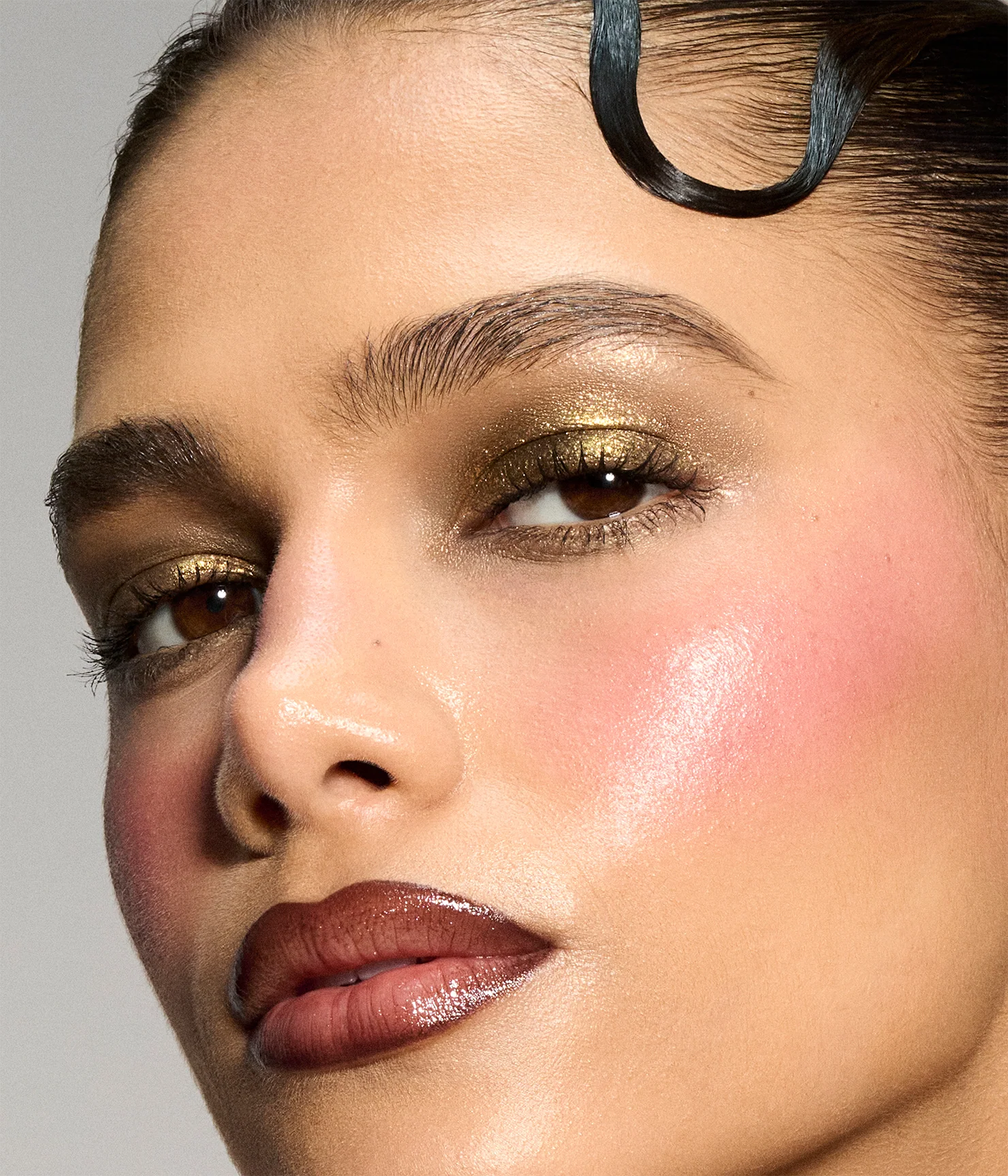r.e.m. beauty x Wicked: For Good Elphaba Makeup Set - Image 4