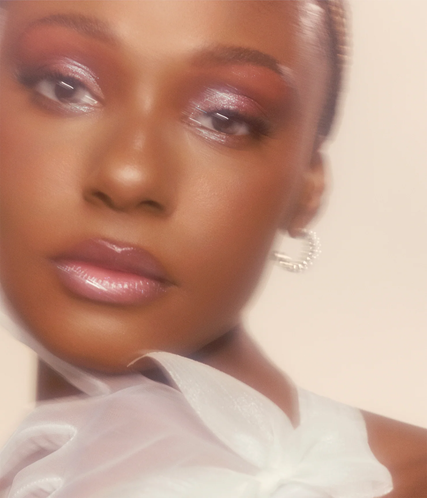 starlet lustrous liquid eyeshadow - Image 3